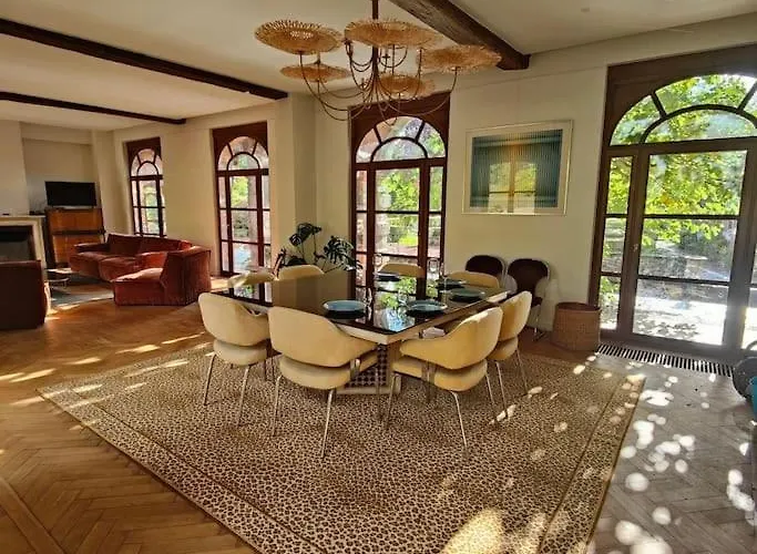 Ancien Chateau De * Pecq