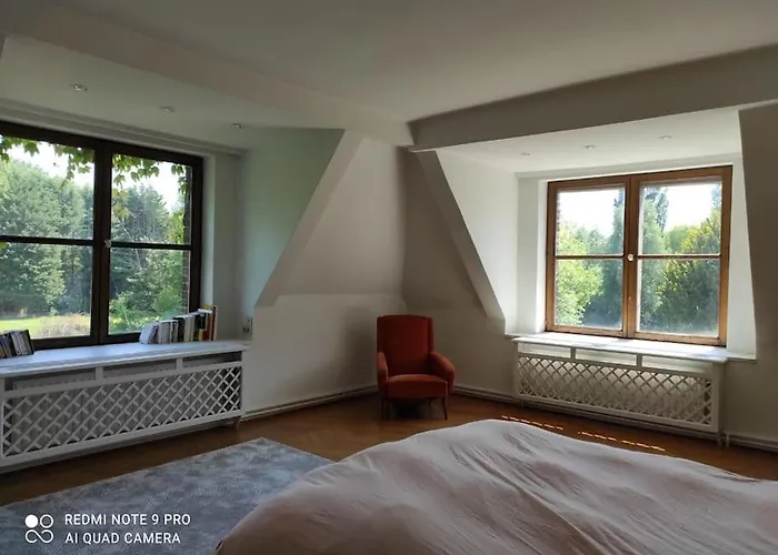 Ancien Chateau De Pecq