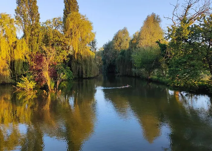 Ancien Chateau De * Pecq